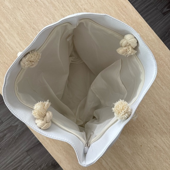 NWT White and Gold Beach Bag with Zipper Fully Lined - Picture 7 of 7